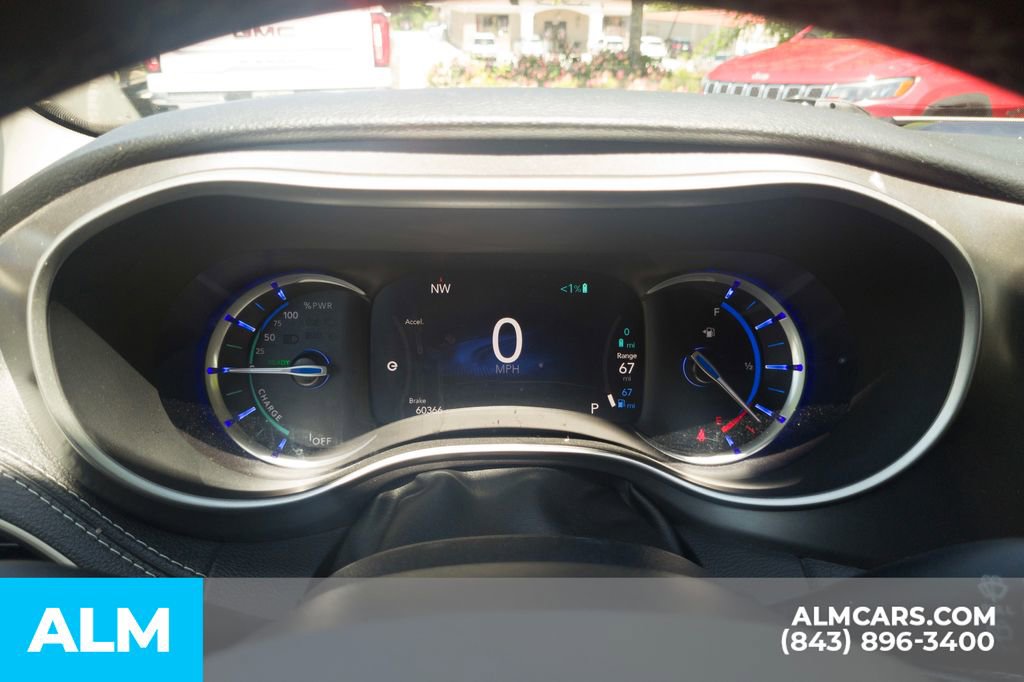 Used 2023 Chrysler Pacifica Touring-L image 30