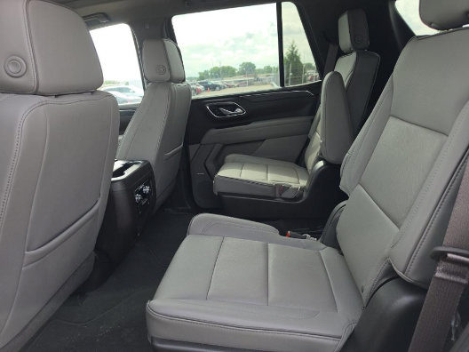 Used 2024 GMC Yukon SLT w/ SLT Luxury Package AWD/4WD image 4