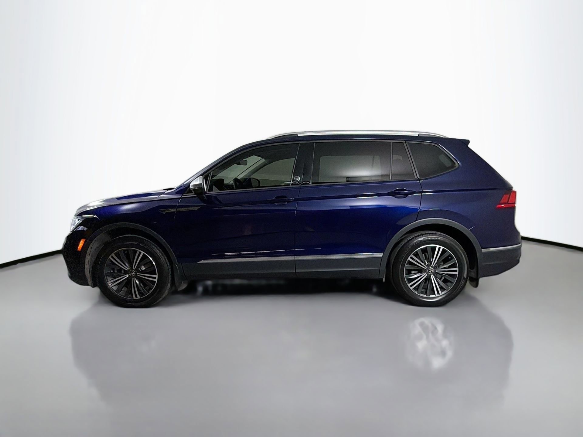Used 2024 Volkswagen Tiguan Wolfsburg Edition image 10
