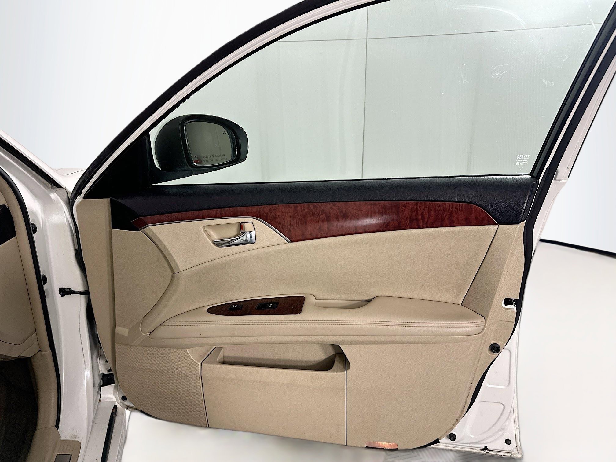 Used 2012 Toyota Avalon Limited image 32