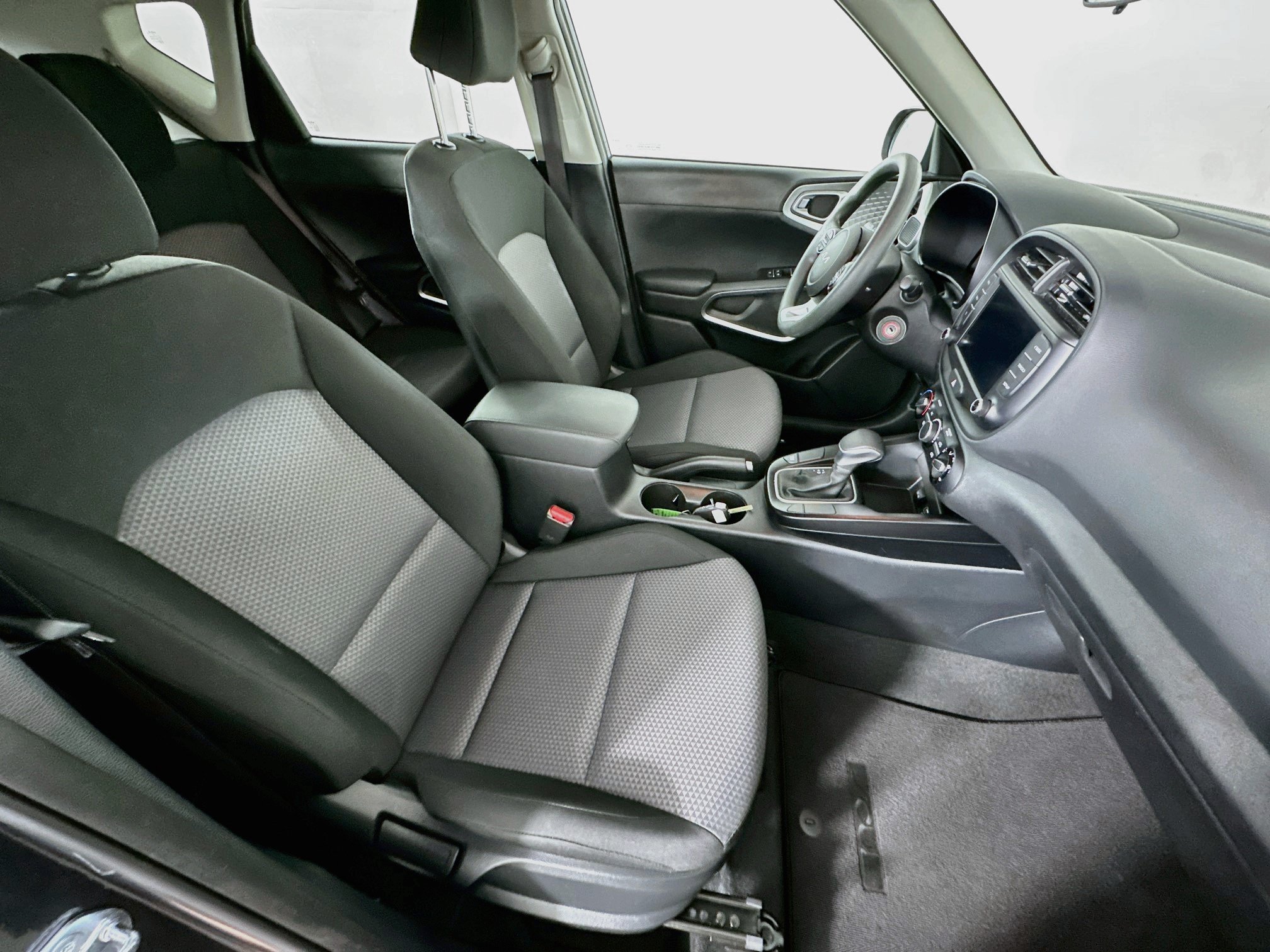 Used 2025 Kia Soul LX w/ LX Technology Package FWD image 29