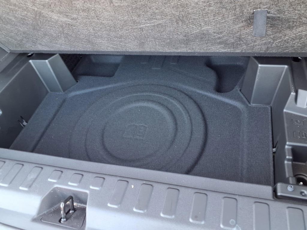 Used 2024 Chevrolet Equinox LT w/ LPO, Floor Liner Package FWD image 29