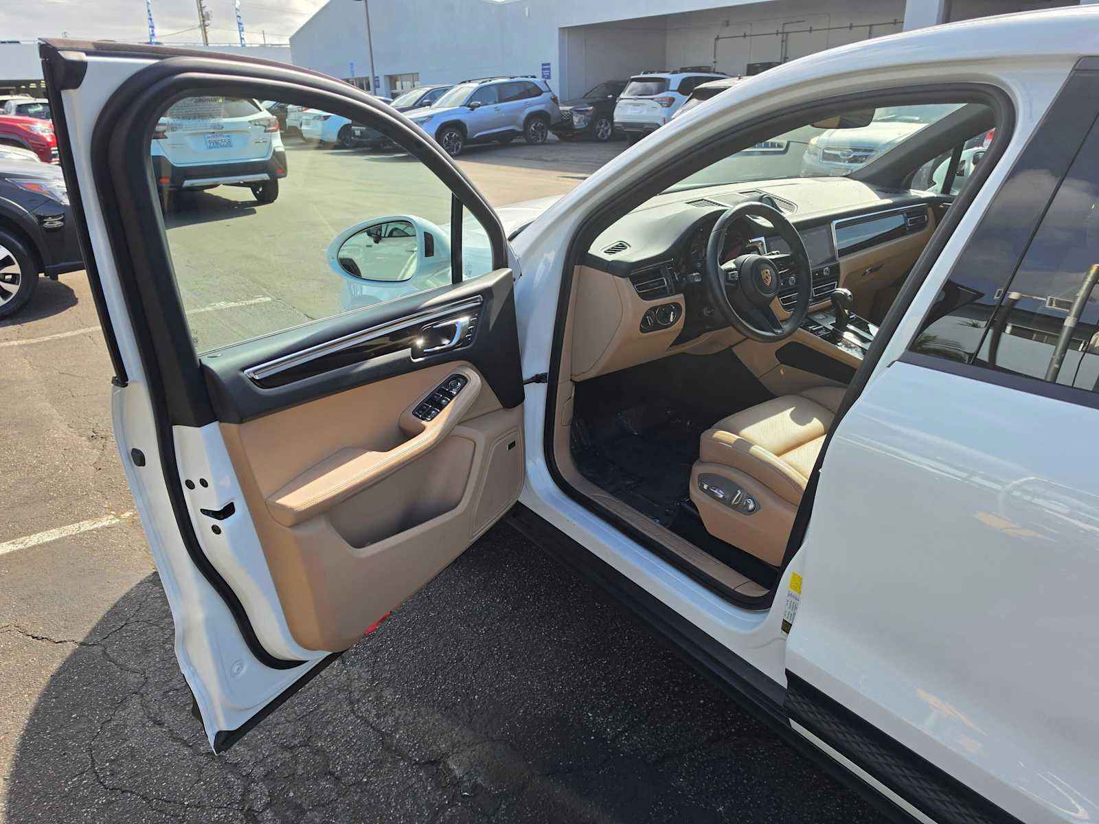 Used 2026 Porsche Macan AWD/4WD image 19