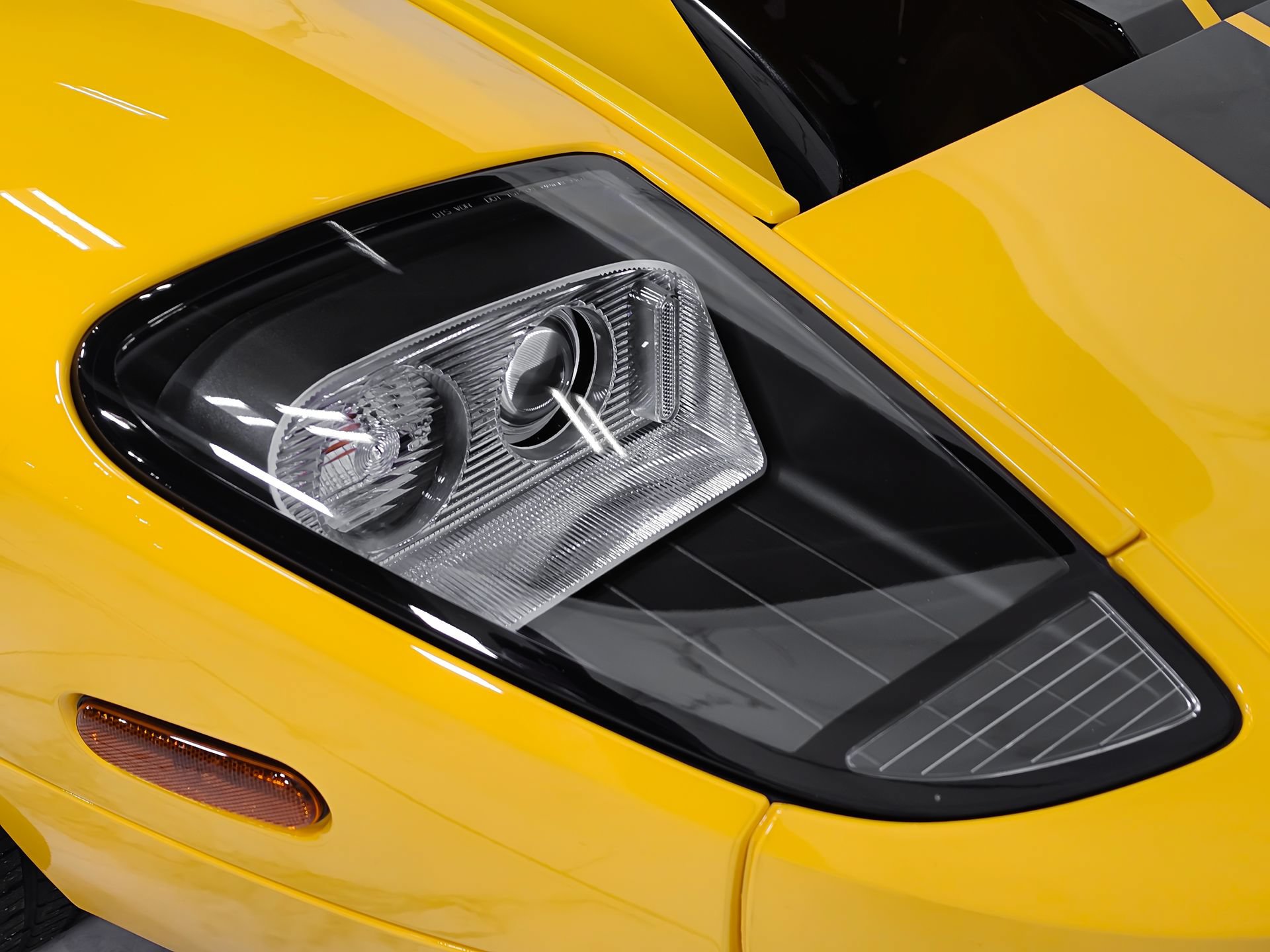 Used 2005 Ford GT RWD image 18