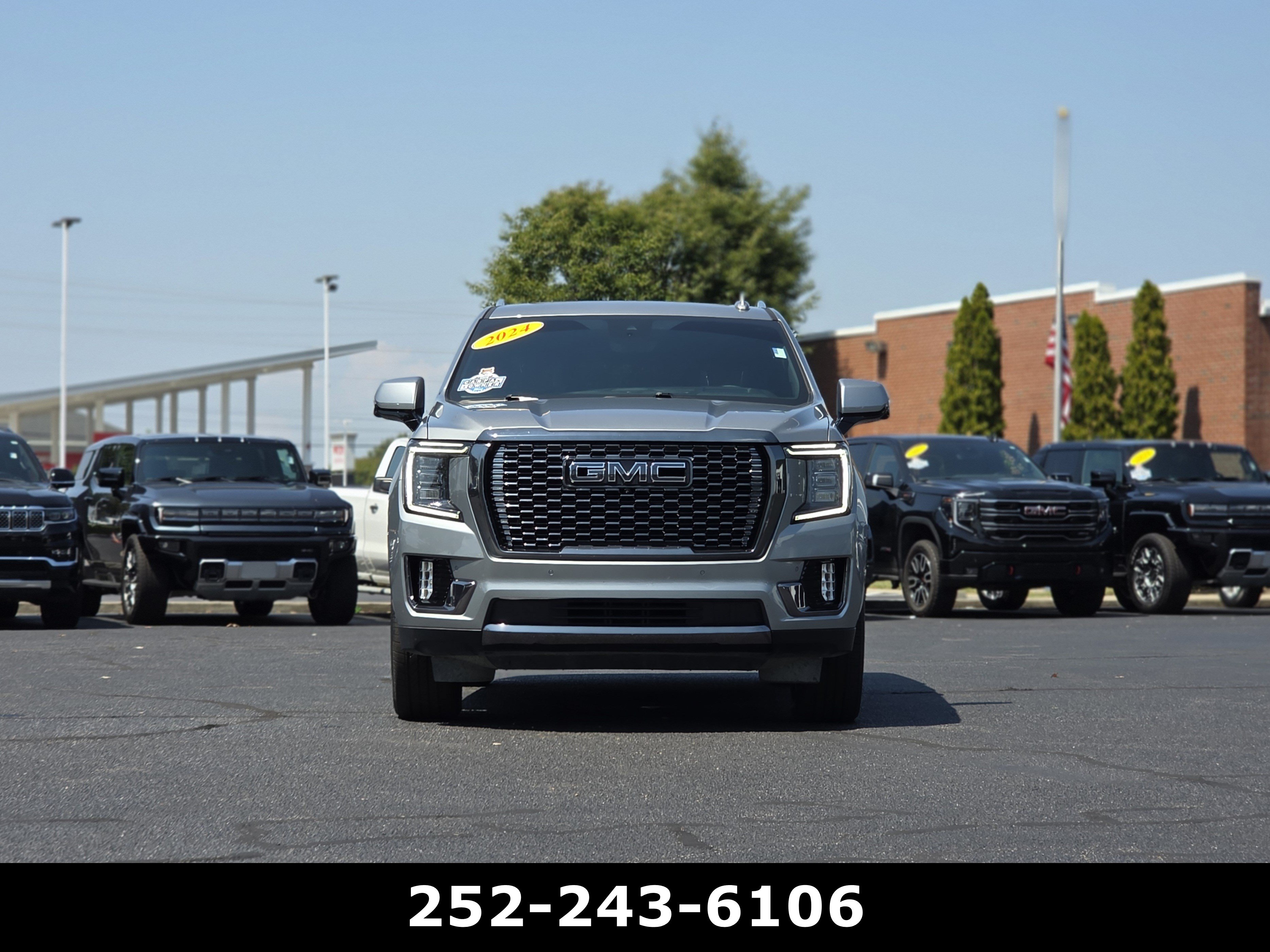 Used 2024 GMC Yukon Denali Ultimate AWD/4WD image 2