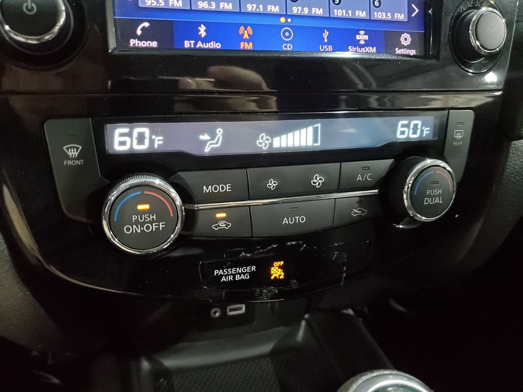 Used 2018 Nissan Rogue SV AWD/4WD image 28