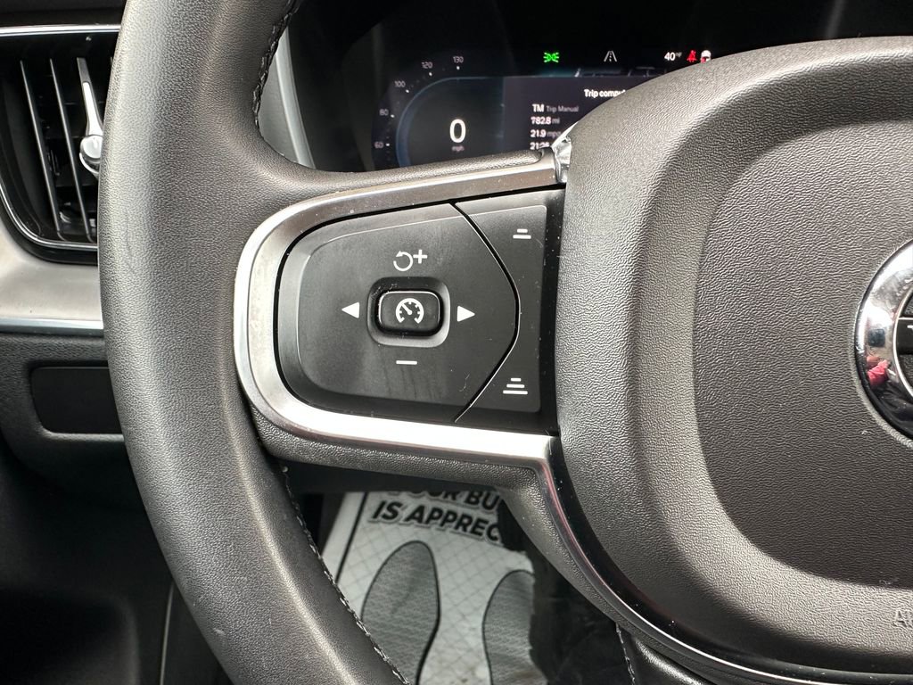 Used 2024 Volvo XC60 B5 Core image 3