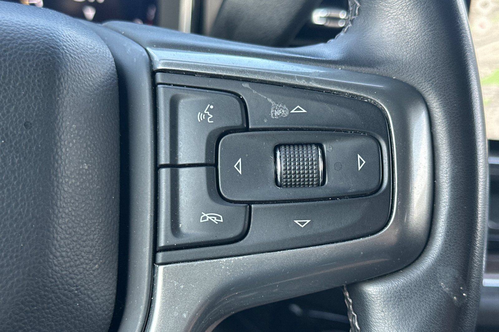 Used 2025 Chevrolet Silverado 1500 LT RWD image 36