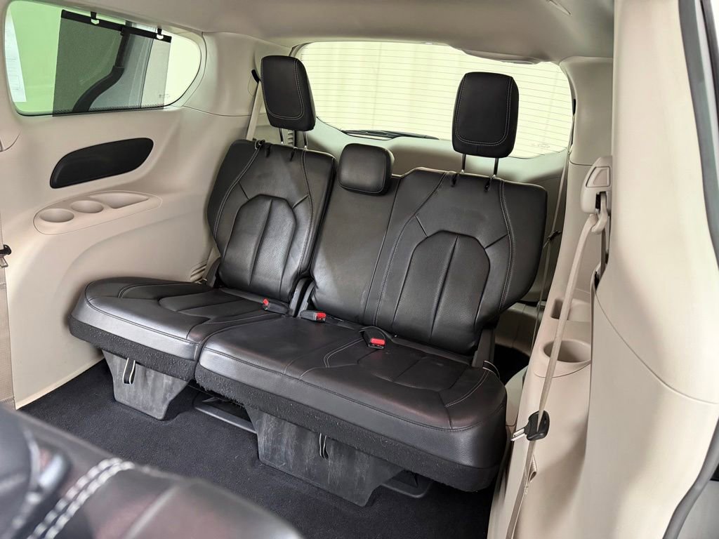 Used 2022 Chrysler Pacifica Touring-L FWD image 17