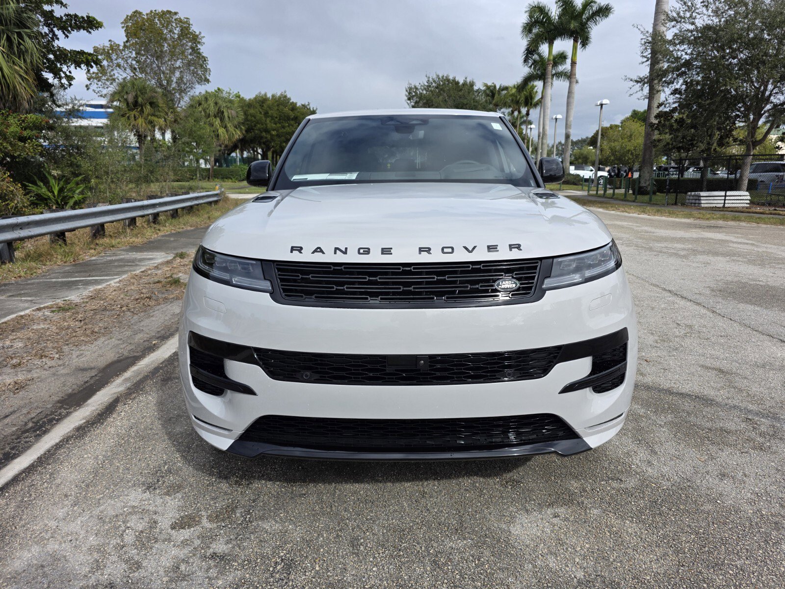 New 2026 Land Rover Range Rover Sport Dynamic SE image 8