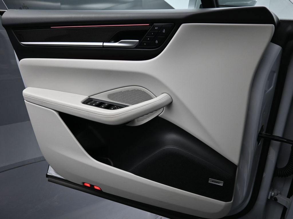 Certified 2024 Porsche Macan 4 Electric image 21