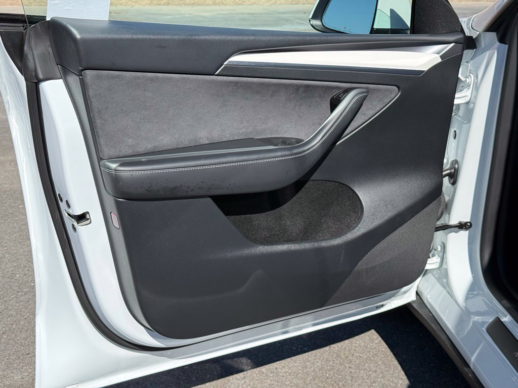 Used 2023 Tesla Model Y 2WD image 12