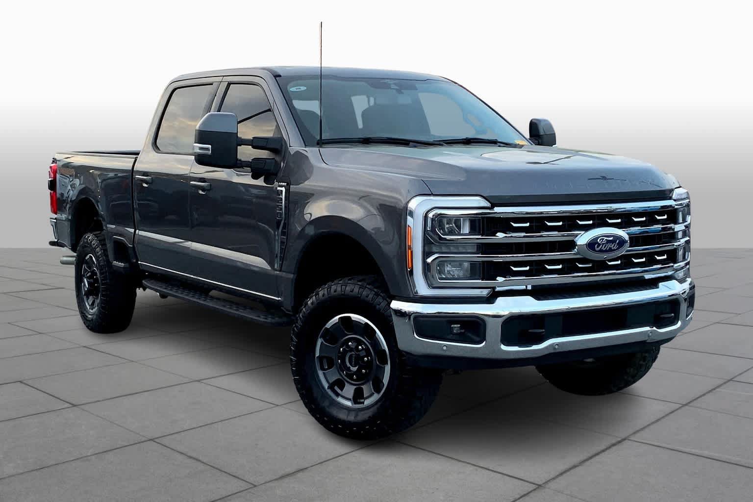 Used 2023 Ford F250 Lariat w/ Lariat Ultimate Package AWD/4WD image 3