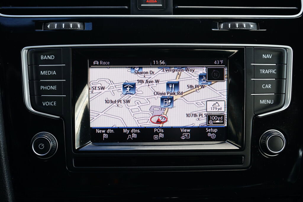 Used 2015 Volkswagen Golf R 4-Door image 21