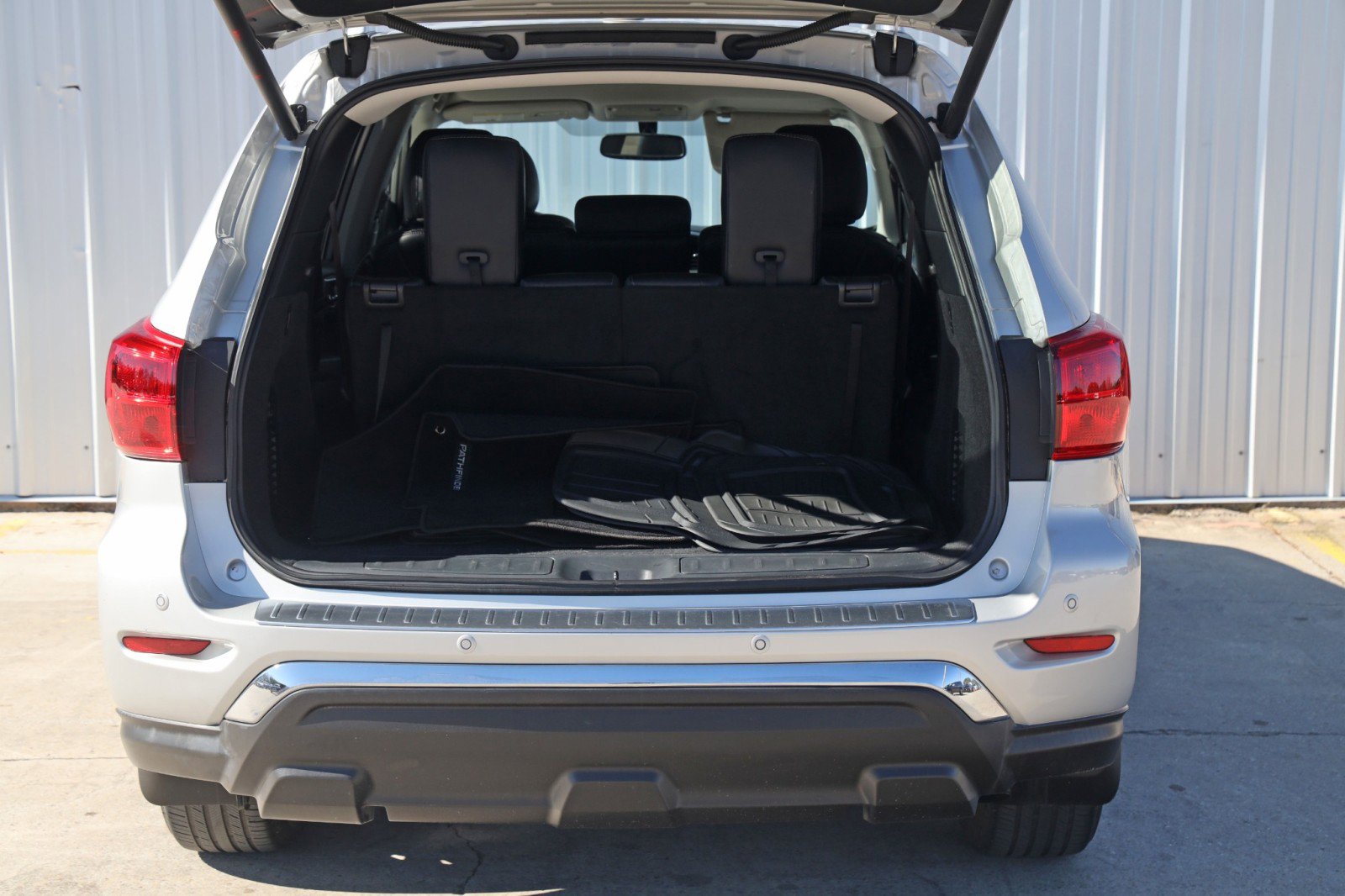 Used 2020 Nissan Pathfinder SL image 8