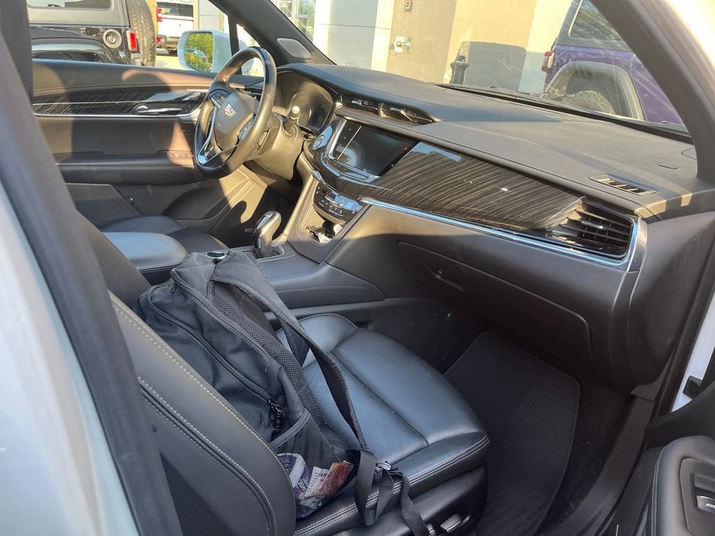 Used 2020 Cadillac XT6 Premium Luxury AWD/4WD image 4