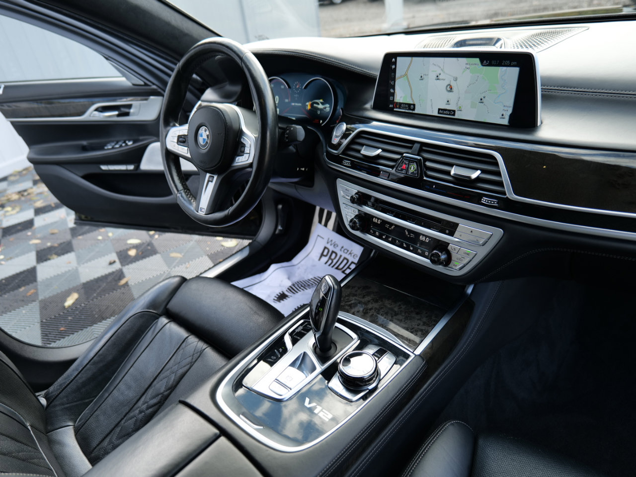 Used 2018 BMW M760i xDrive image 36