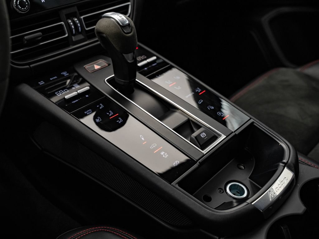 Certified 2024 Porsche Macan GTS AWD/4WD image 36