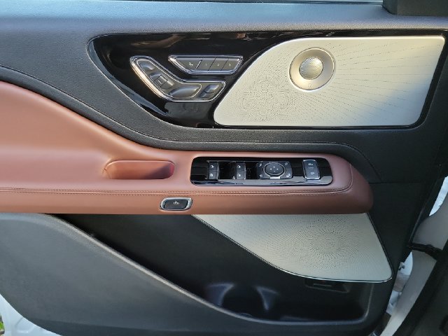 Certified 2025 Lincoln Aviator Reserve w/ Luxury Package RWD image 15