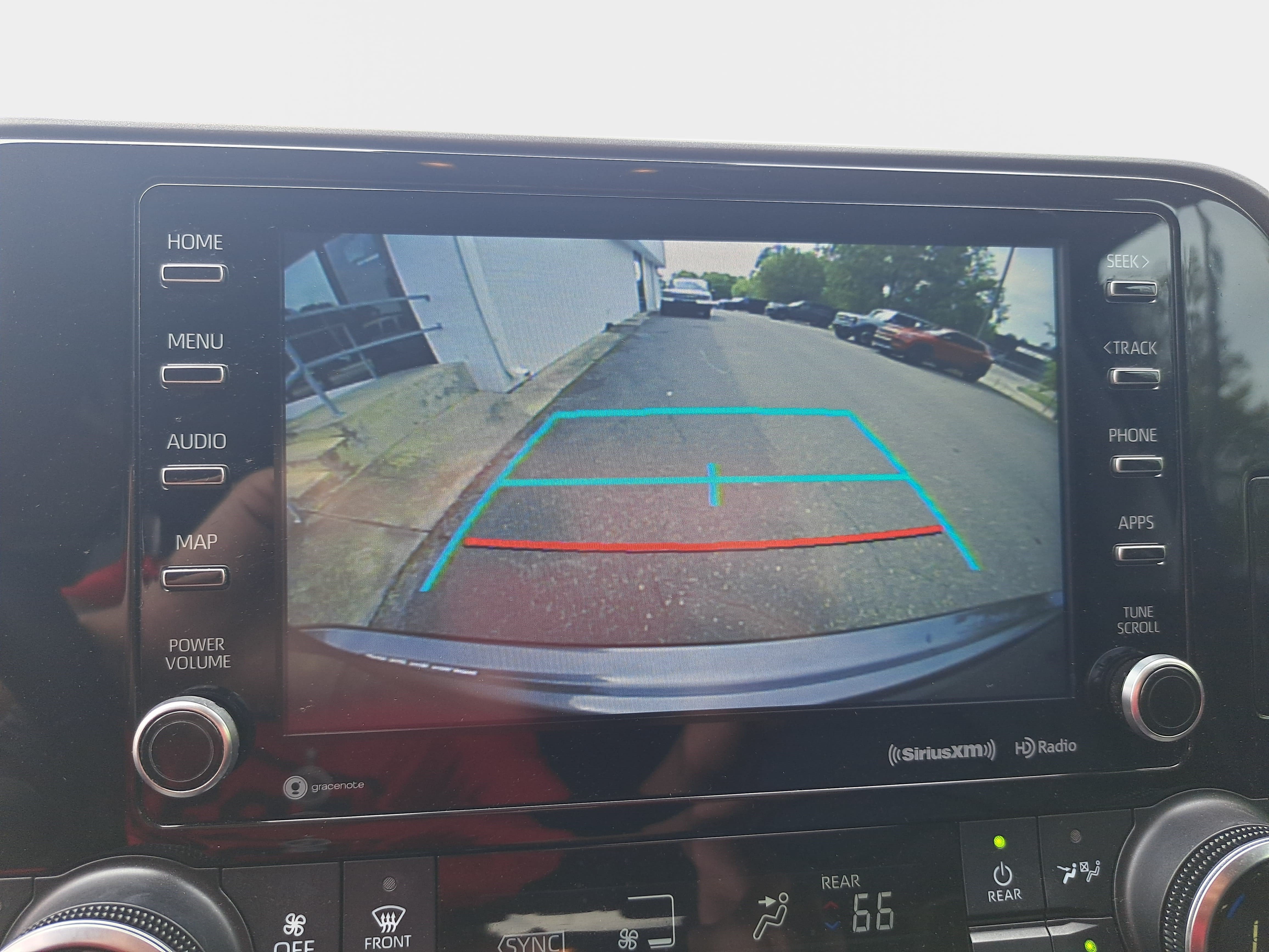 Used 2021 Toyota Highlander XLE FWD image 22