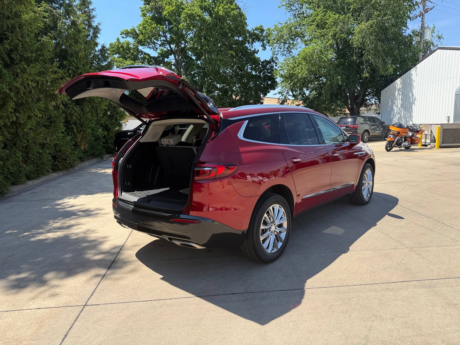 Used 2020 Buick Enclave Premium w/ Surround and Sites Package AWD/4WD image 33