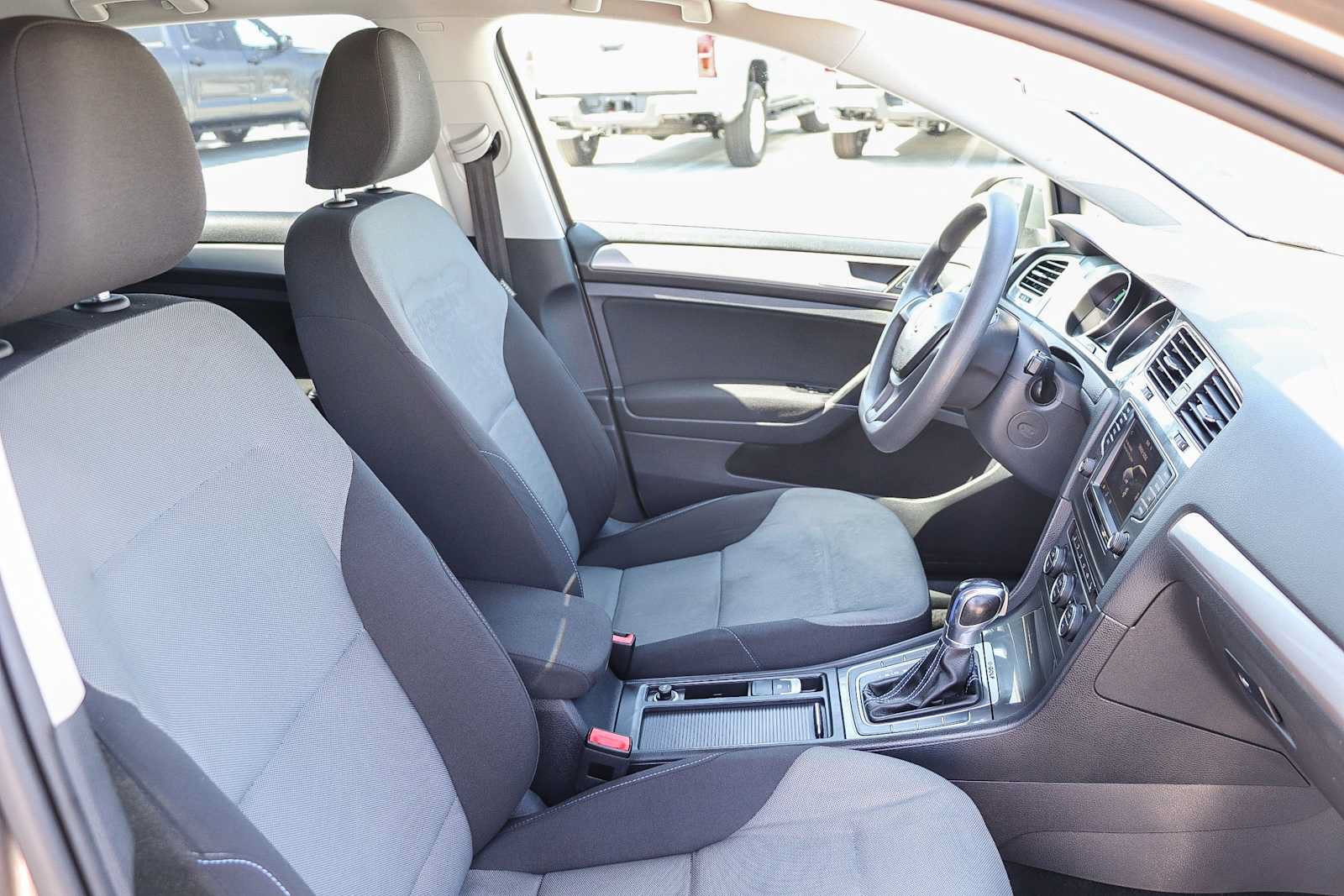 Used 2016 Volkswagen e-Golf SE FWD image 15