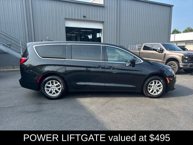 Certified 2017 Chrysler Pacifica Touring FWD image 2