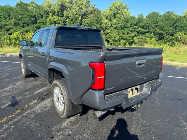 Used 2024 Toyota Tacoma SR5 AWD/4WD image 5