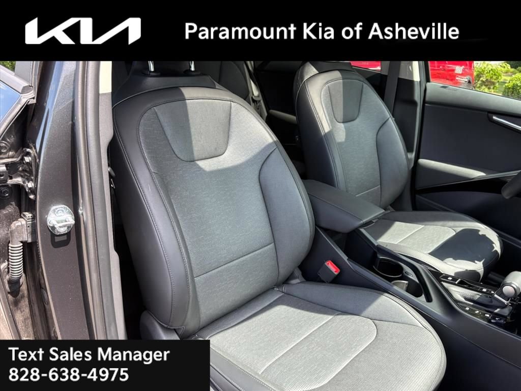 Certified 2025 Kia Niro FWD image 21