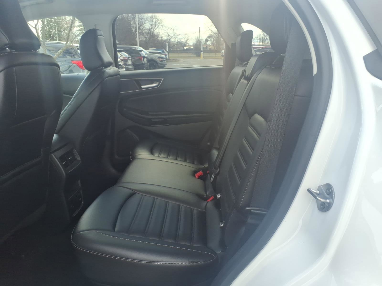 Used 2023 Ford Edge SEL w/ Convenience Package image 9