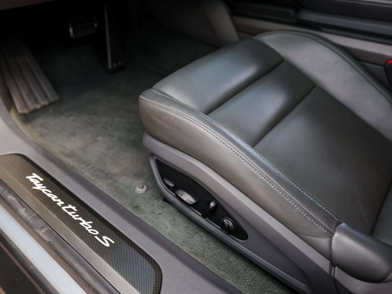 Certified 2021 Porsche Taycan Turbo S image 14