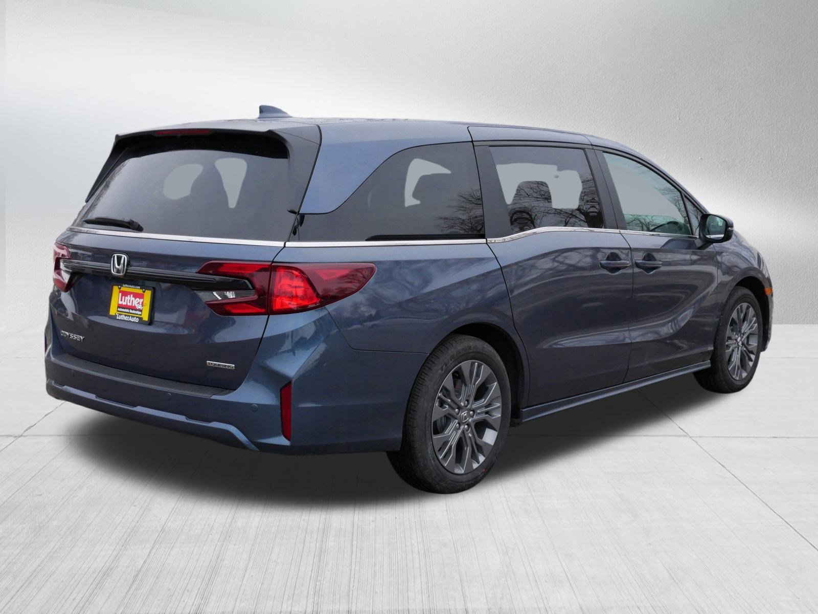 Certified 2026 Honda Odyssey Touring image 7