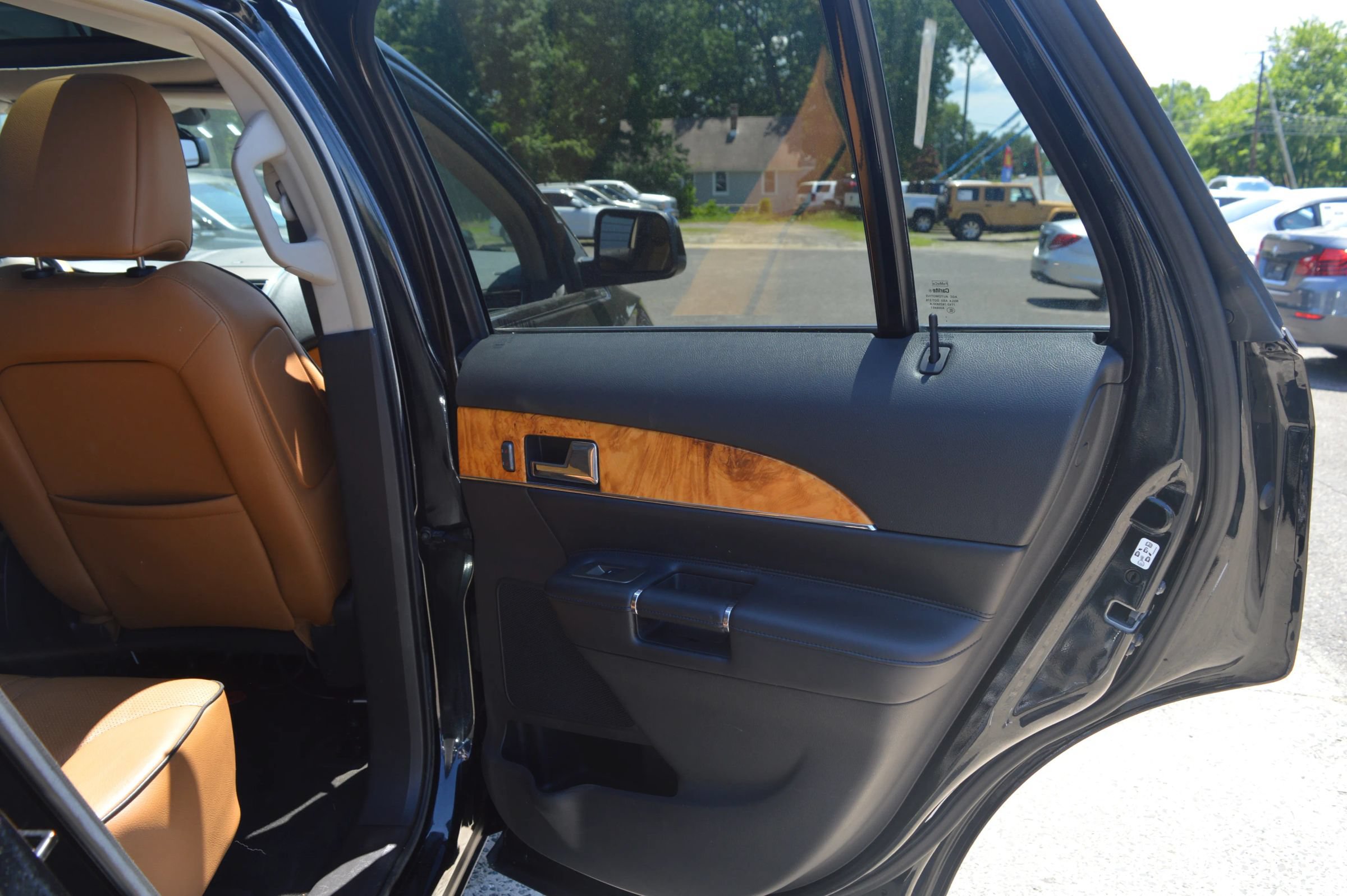 Used 2011 Lincoln MKX AWD w/ 102A Rapid Spec Order Code image 26