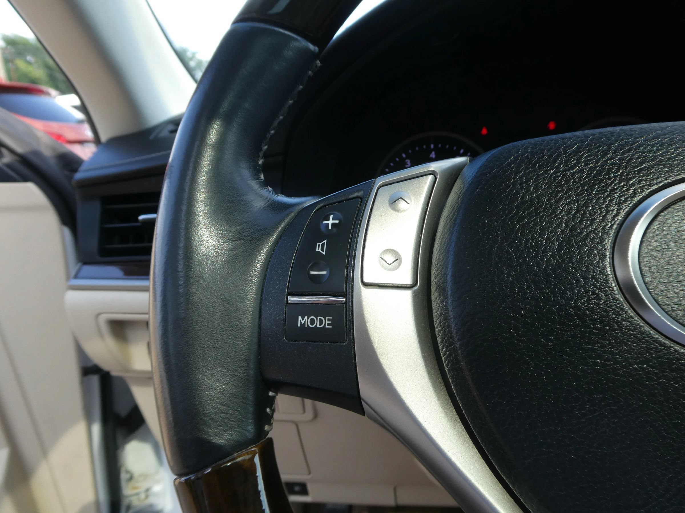 Used 2014 Lexus ES 350 w/ Luxury Package FWD image 19