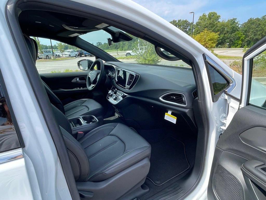 New 2027 Chrysler Pacifica LX FWD image 34