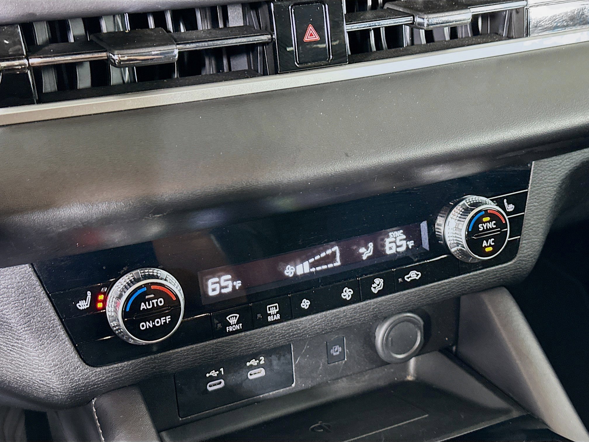 Used 2025 Mitsubishi Outlander SE image 24