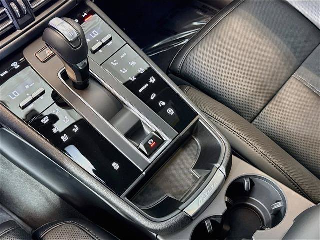 Certified 2026 Porsche Macan AWD/4WD image 19
