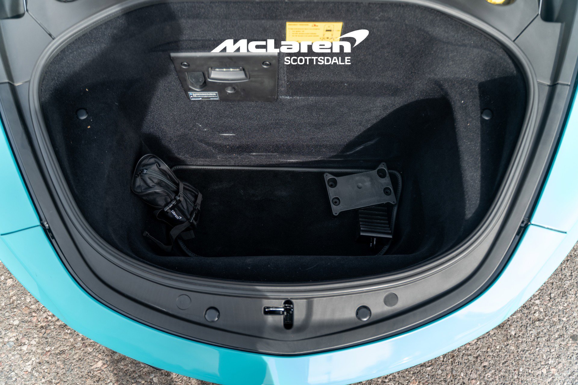 Used 2025 McLaren Artura image 33