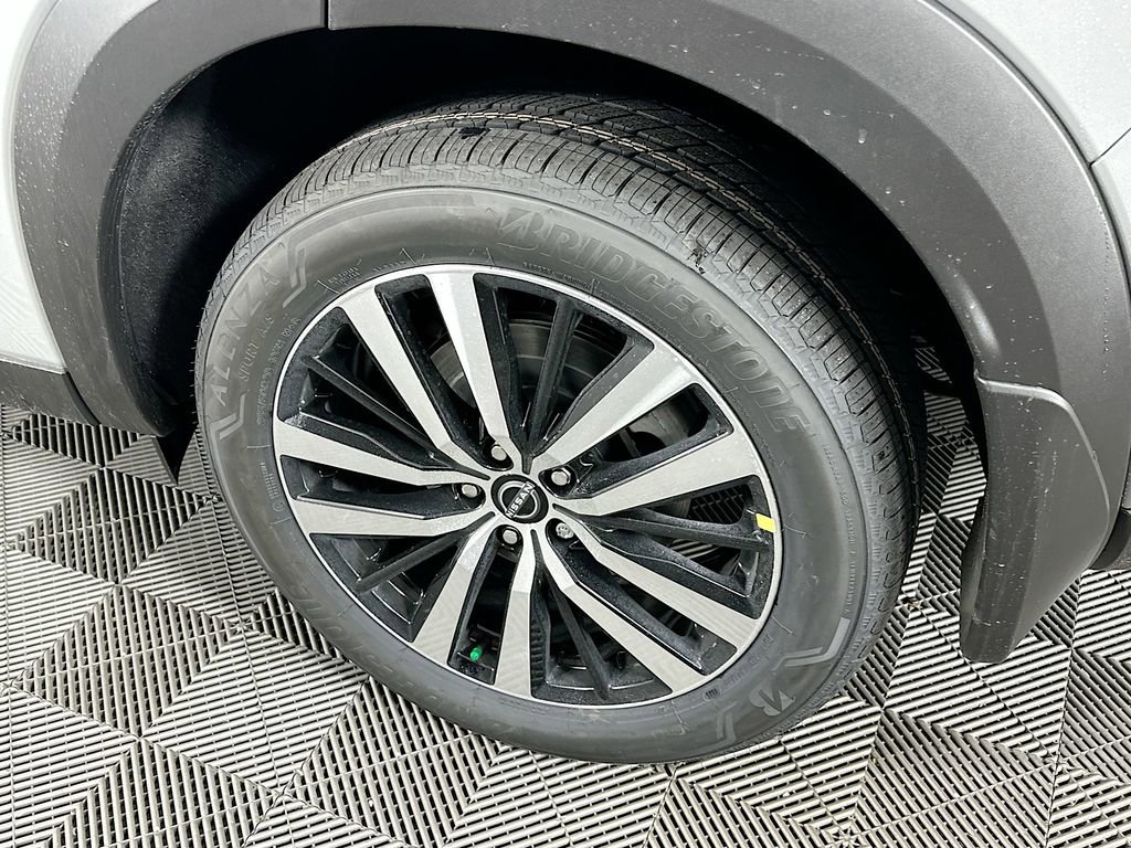 New 2025 Nissan Pathfinder Platinum w/ Black Appearance Package image 40