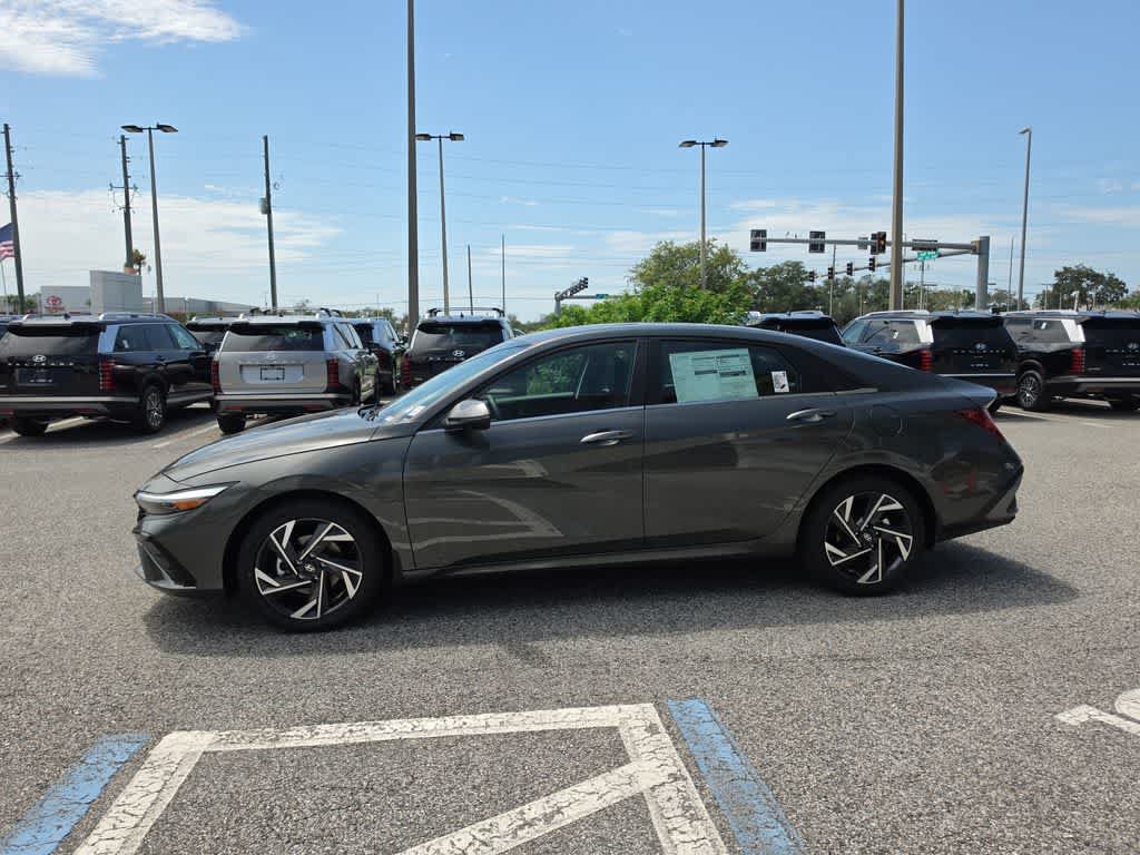 New 2026 Hyundai Elantra Limited FWD image 3
