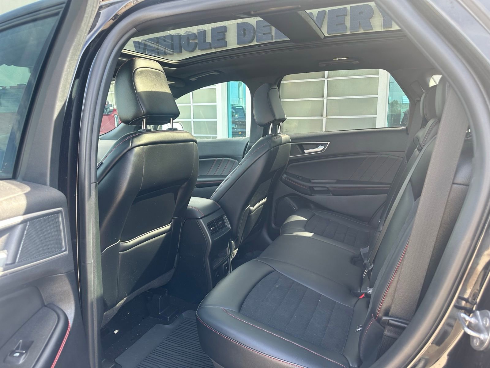 Certified 2024 Ford Edge ST-Line w/ Class II Trailer Tow Package image 5