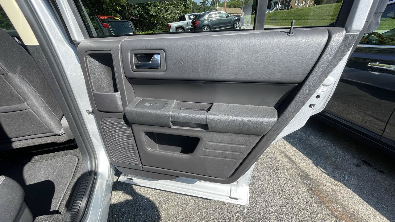 Used 2019 Ford Flex SE FWD image 27