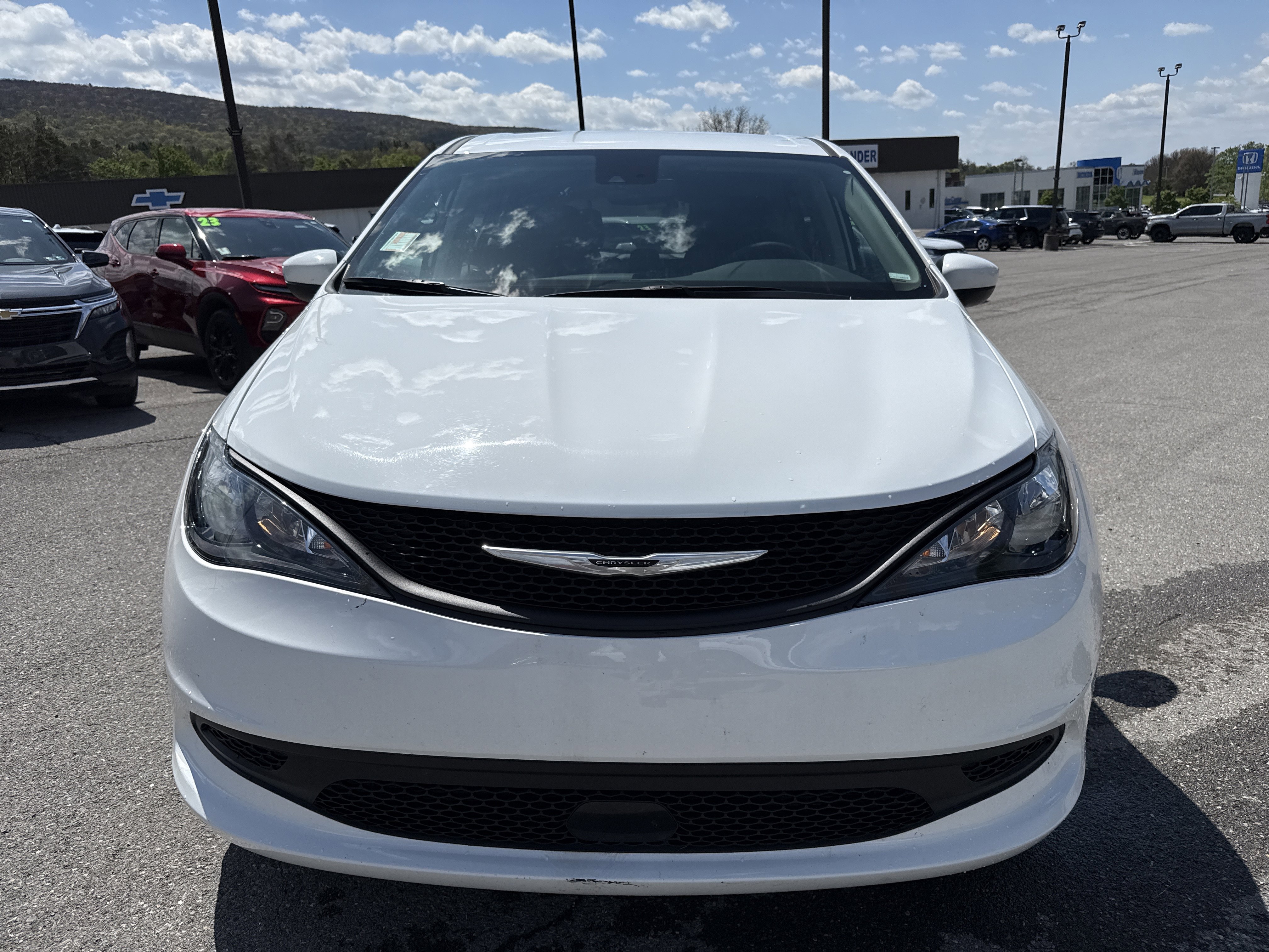 Used 2023 Chrysler Voyager LX FWD image 8