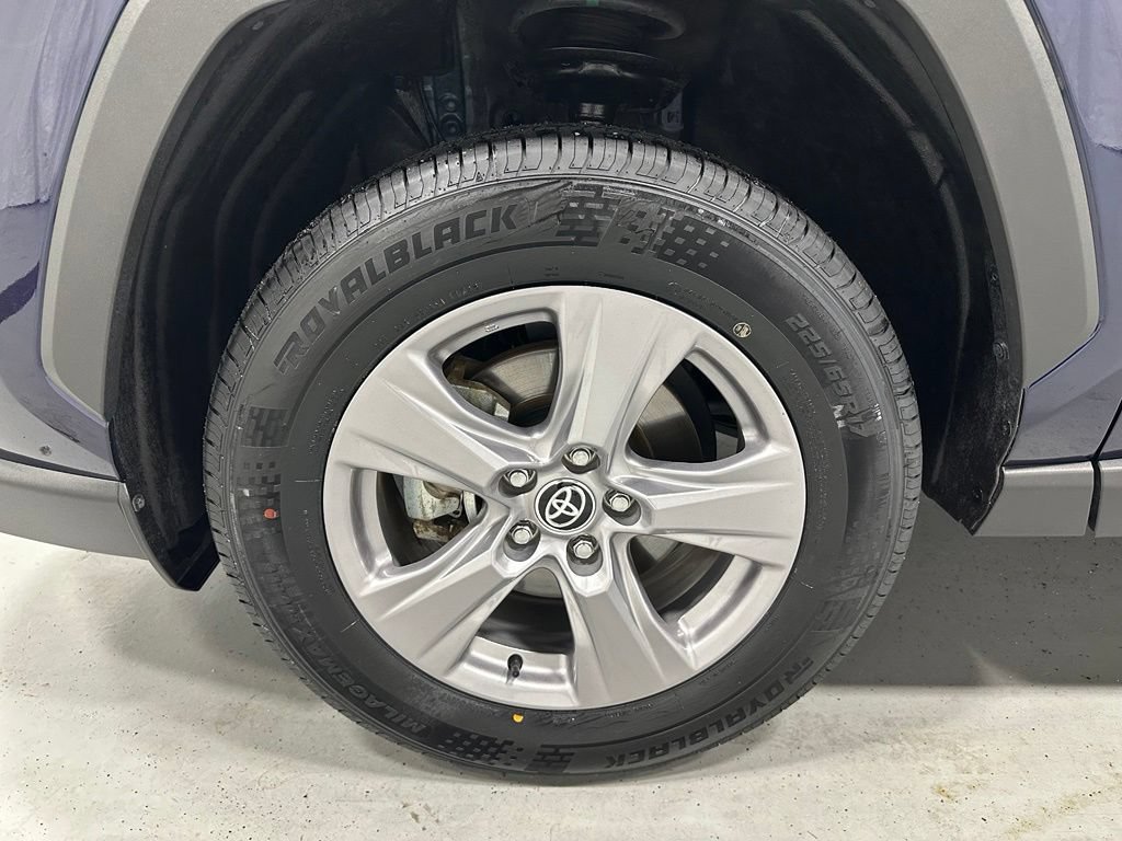 Used 2025 Toyota RAV4 XLE AWD/4WD image 63