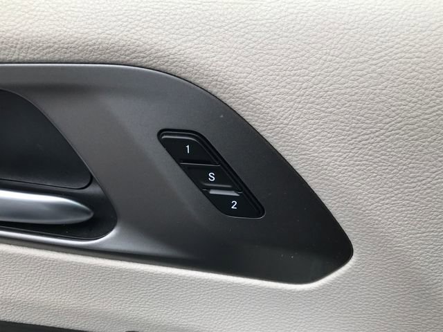 Used 2024 Chrysler Pacifica Touring-L FWD image 6