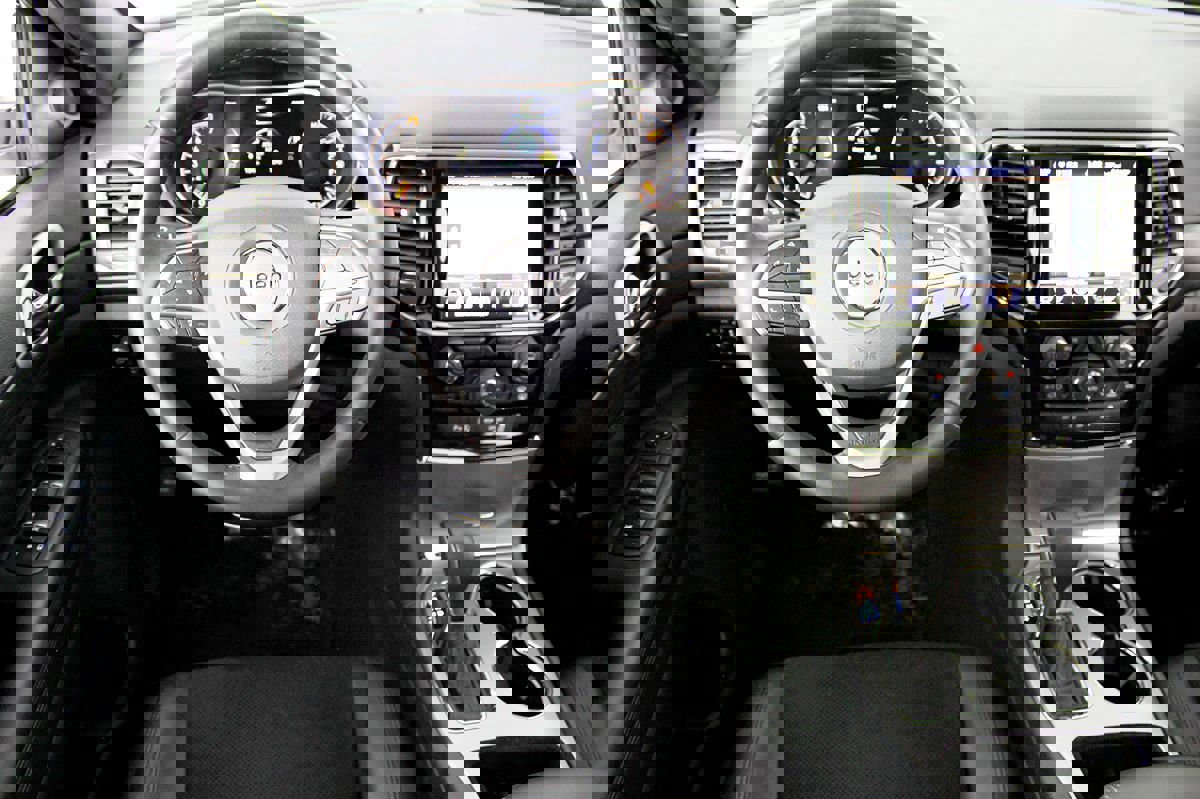 Used 2020 Jeep Grand Cherokee Altitude image 21