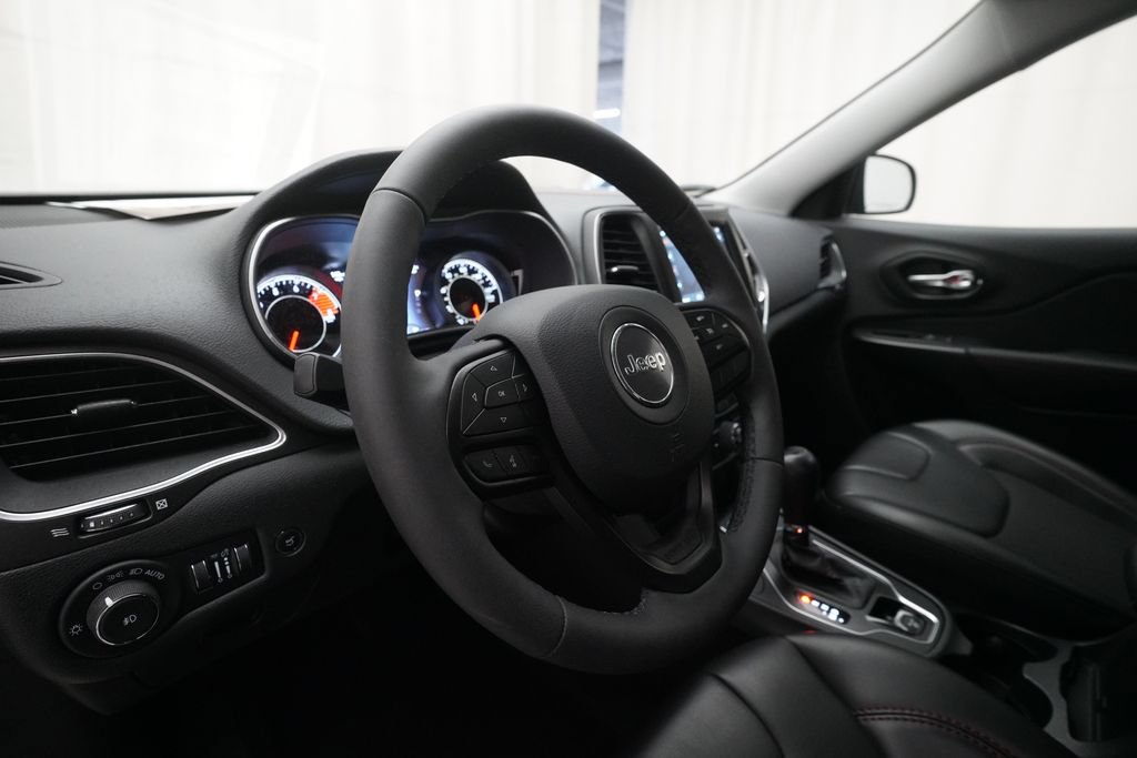 Used 2022 Jeep Cherokee Trailhawk w/ Comfort/Convenience Group AWD/4WD image 8
