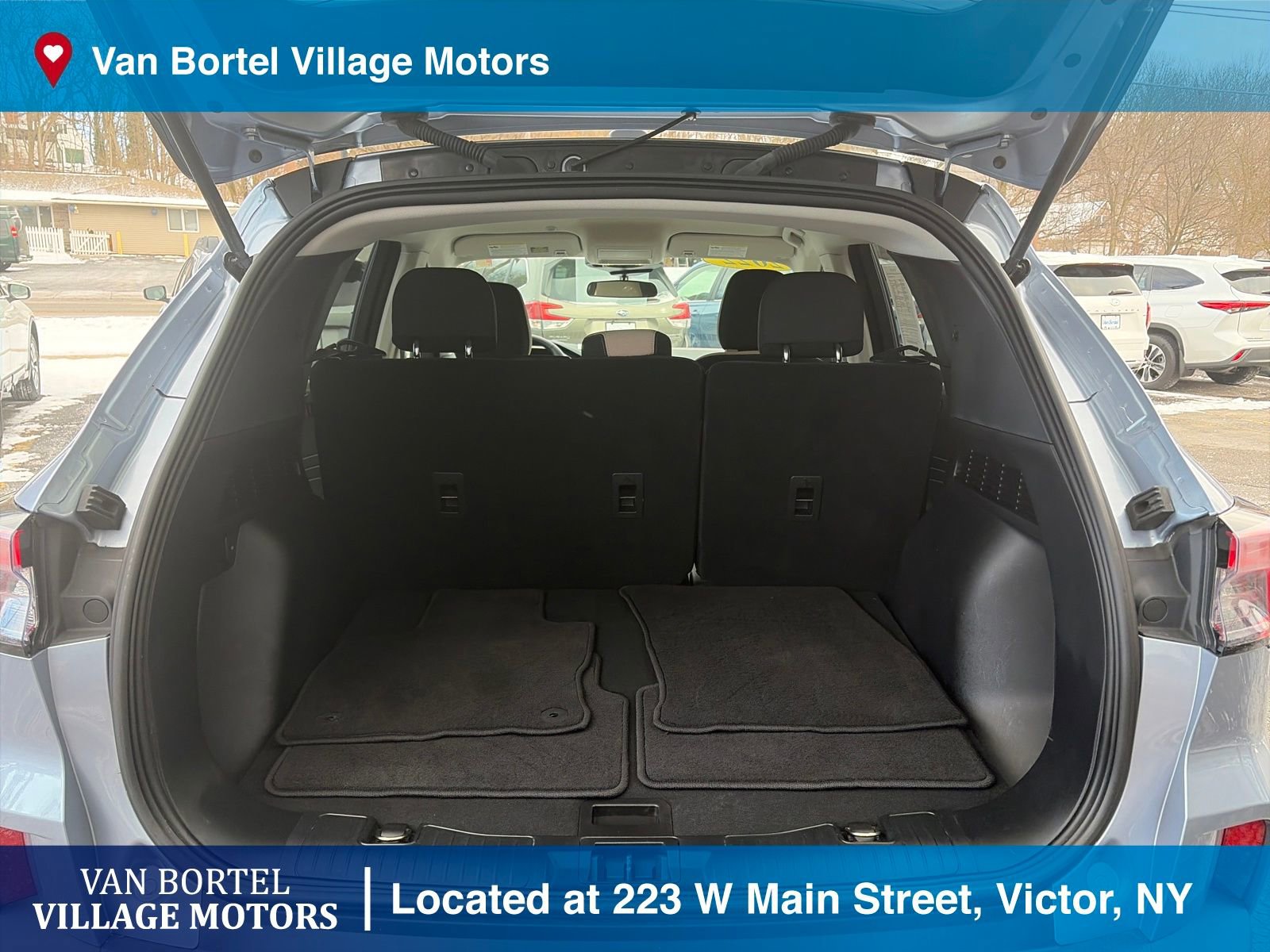 Used 2022 Ford Escape SE w/ Cold Weather Package image 30