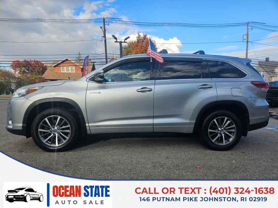 Used 2017 Toyota Highlander XLE image 2
