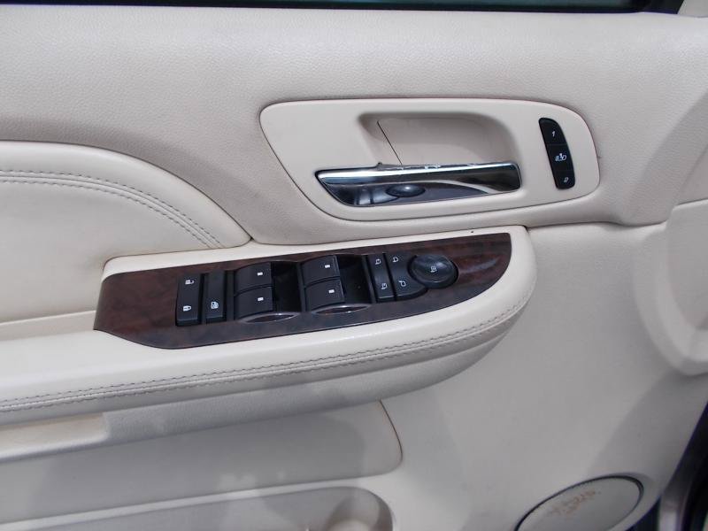 Used 2007 Cadillac Escalade AWD w/ Information Package image 30